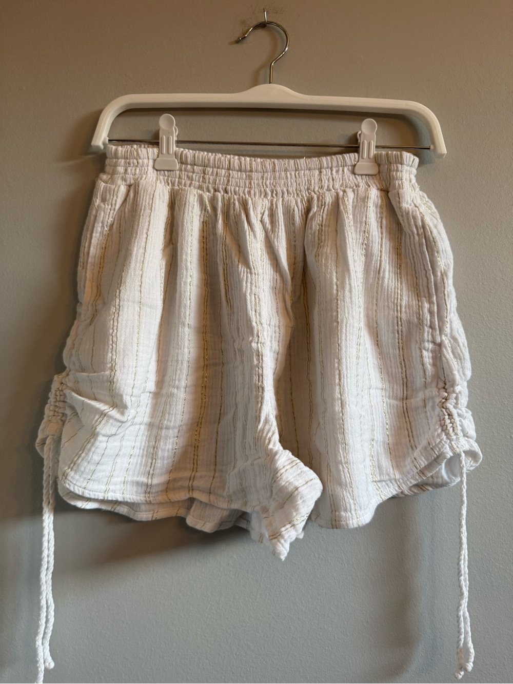 Aerie gauzy lurex short, medium, like new, white w/tan stripes